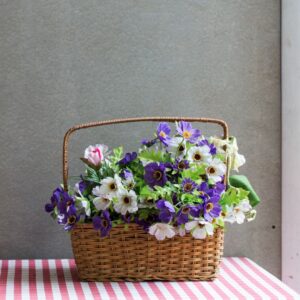 Flowers_in_a_Basket_CGF102_Flowers_Gift_Delivery_In_Sri Lank_CAKESANDGIFTS.COM