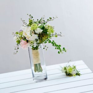 White_and_Pink_Flowers_in_Vase_CGF103_Flowers_Gift_Delivery_In_Jaffna_CAKESANDGIFTS.COM